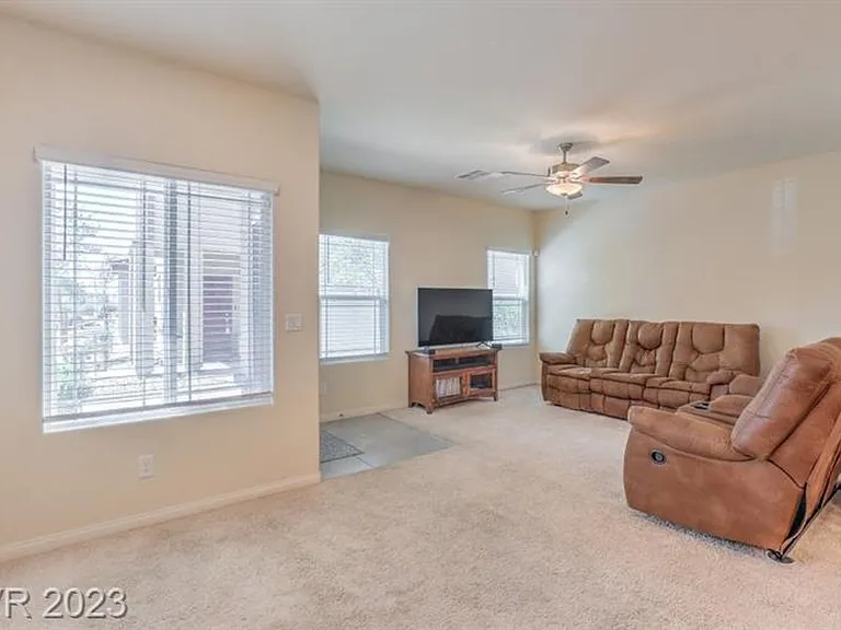 7431 Sunray Point St — Photo 12