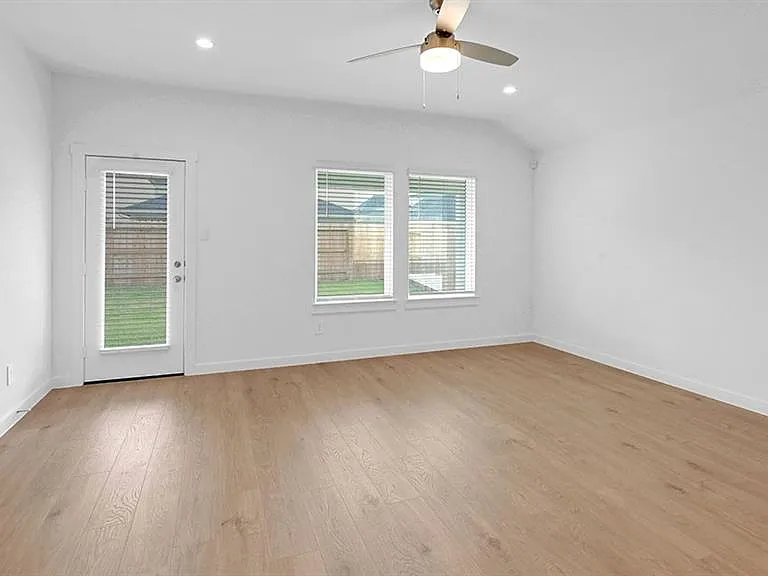 1039 Vista Pointe Dr — Photo 5