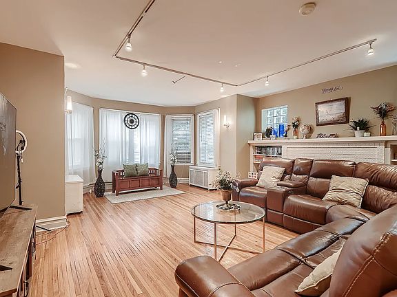 3rd image of 6212 N Bell Ave APT 1S