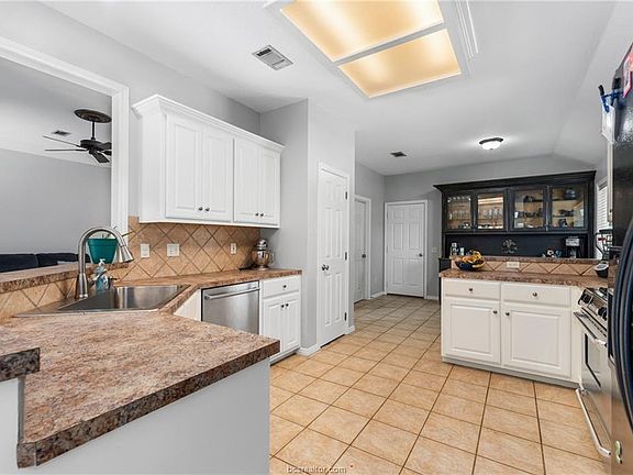 3rd image of 4401 Appleby Pl