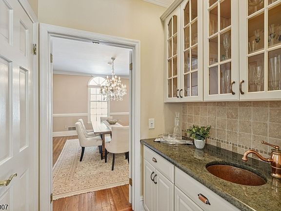 4th image of 12 Fox Hollow Rd