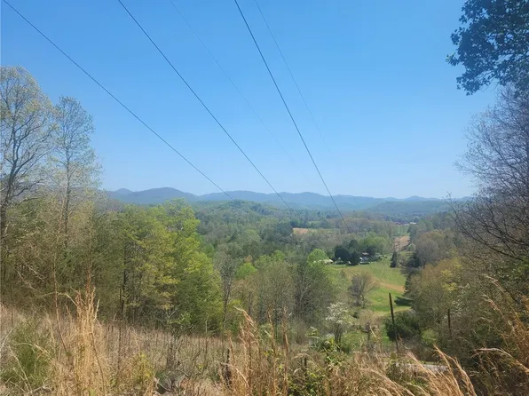 2681 Sanderstown Rd, Franklin, NC 28734