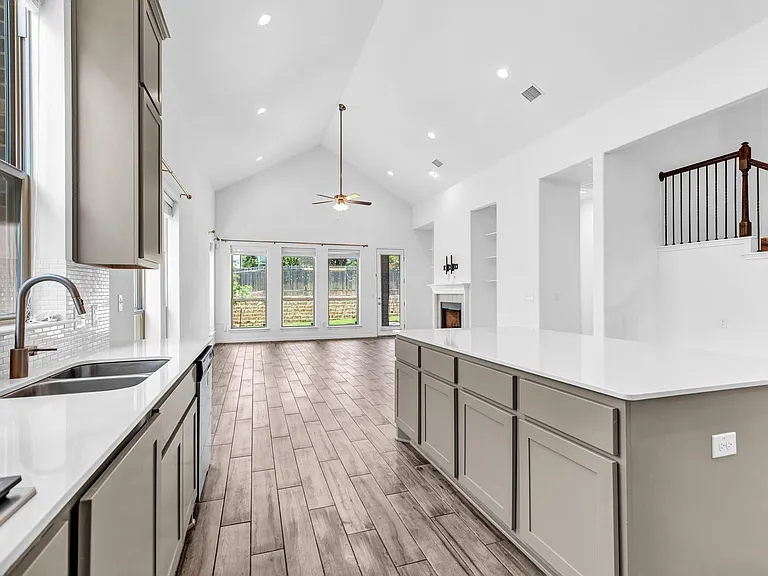 2907 Zelma Dr — Photo 8
