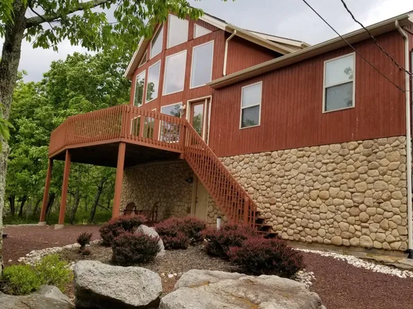 228 Pine Valley Ln, Hazle Township, PA 18202