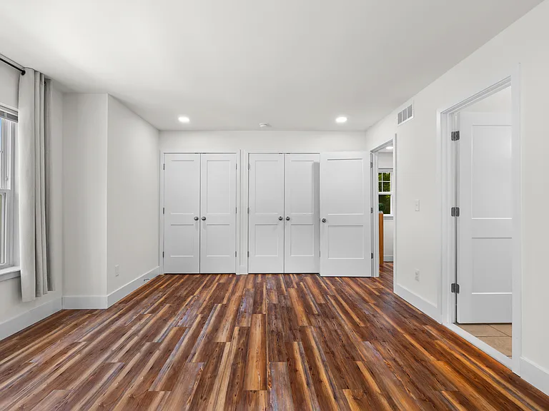 435 Hiscock St — Photo 30
