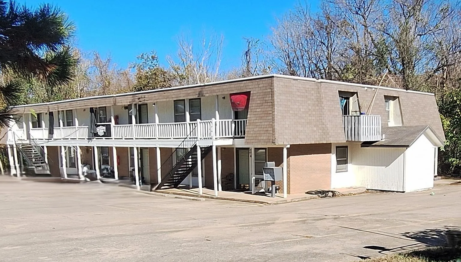 Whit Creek Apts — Photo 1