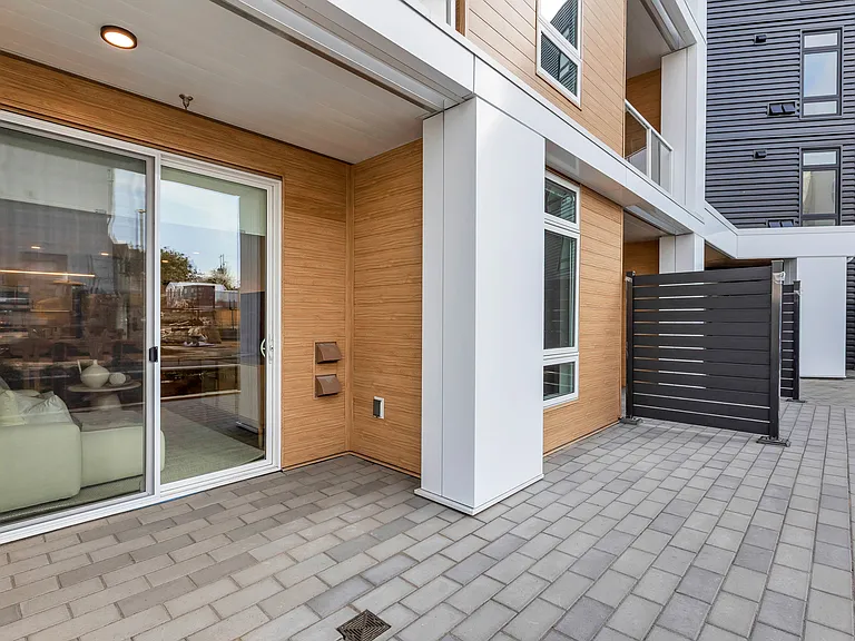 235 Wallace St — Photo 39