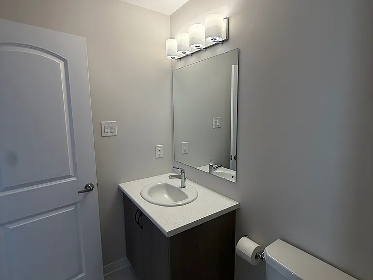 286 Les Emmerson Dr S — Photo 15