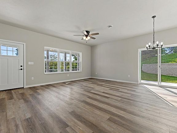 4th image of 1904 River DRIVE