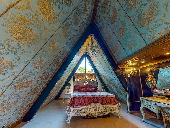 2nd image of 1620 Cliffdale Rd