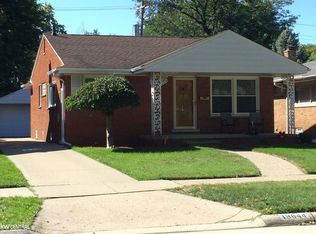 19644 Country Club Dr, Harper Woods, MI 48225