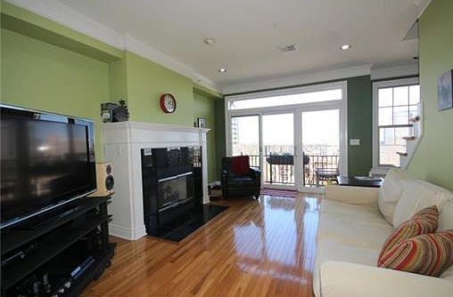 4th image of 2934 Walnut St #5