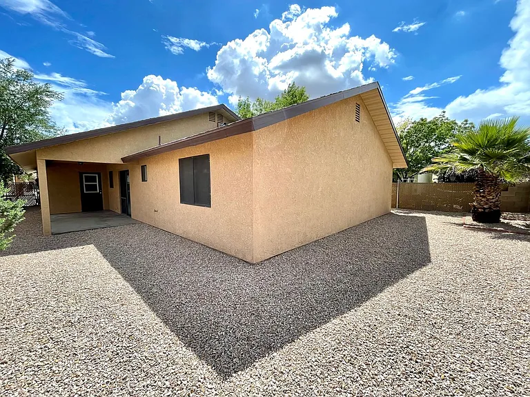 2021 Chambers Ave — Photo 31
