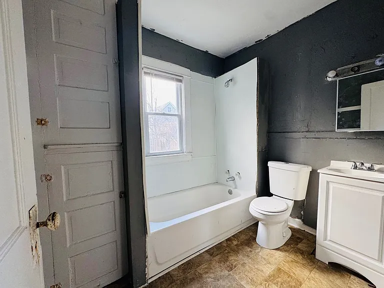 2816 E 125 ST — Photo 21