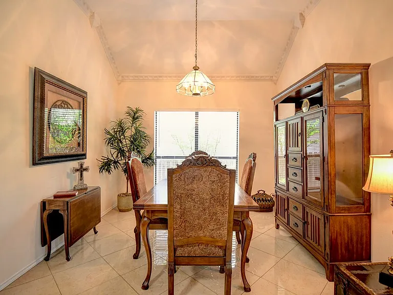 719 Oak Hollow Dr — Photo 11