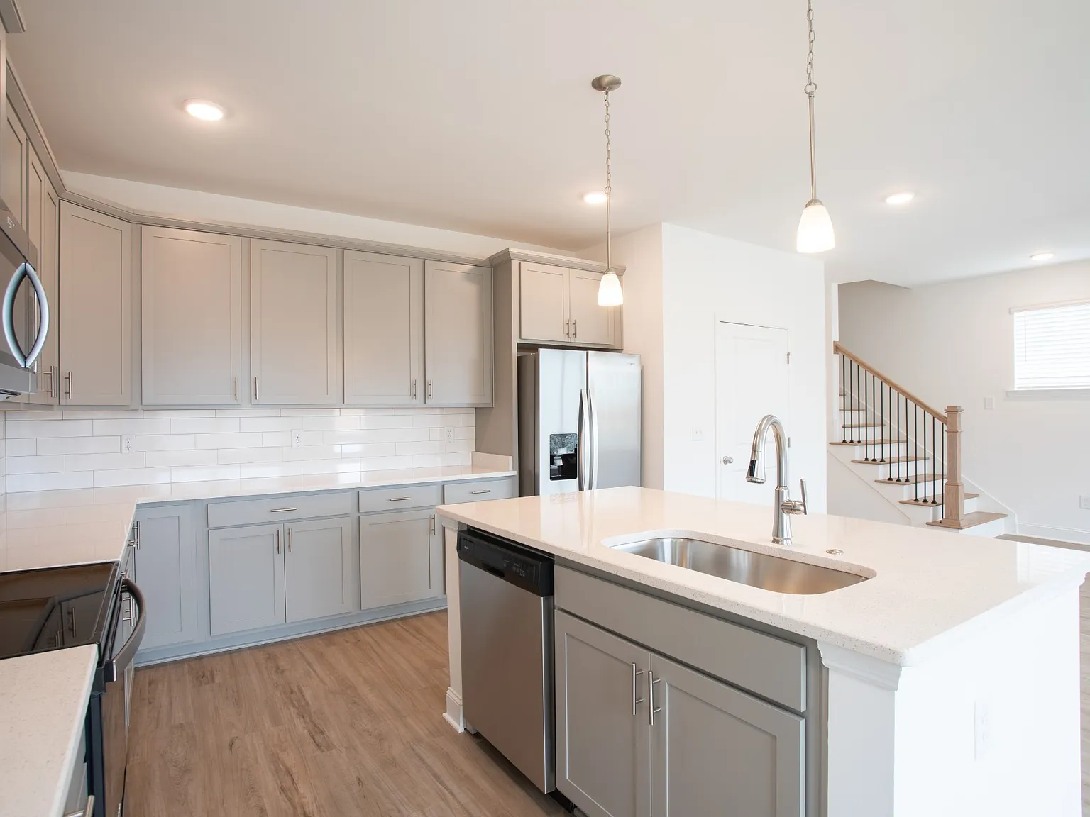 3 bed, 2.0 bath, 1766 sqft, $2,450 — Photo 3