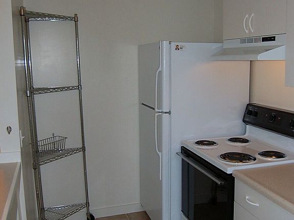 4th image of 1016 Bellevue Ct E APT B