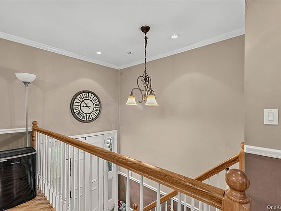 2nd image of 15 Oscawana Heights Road