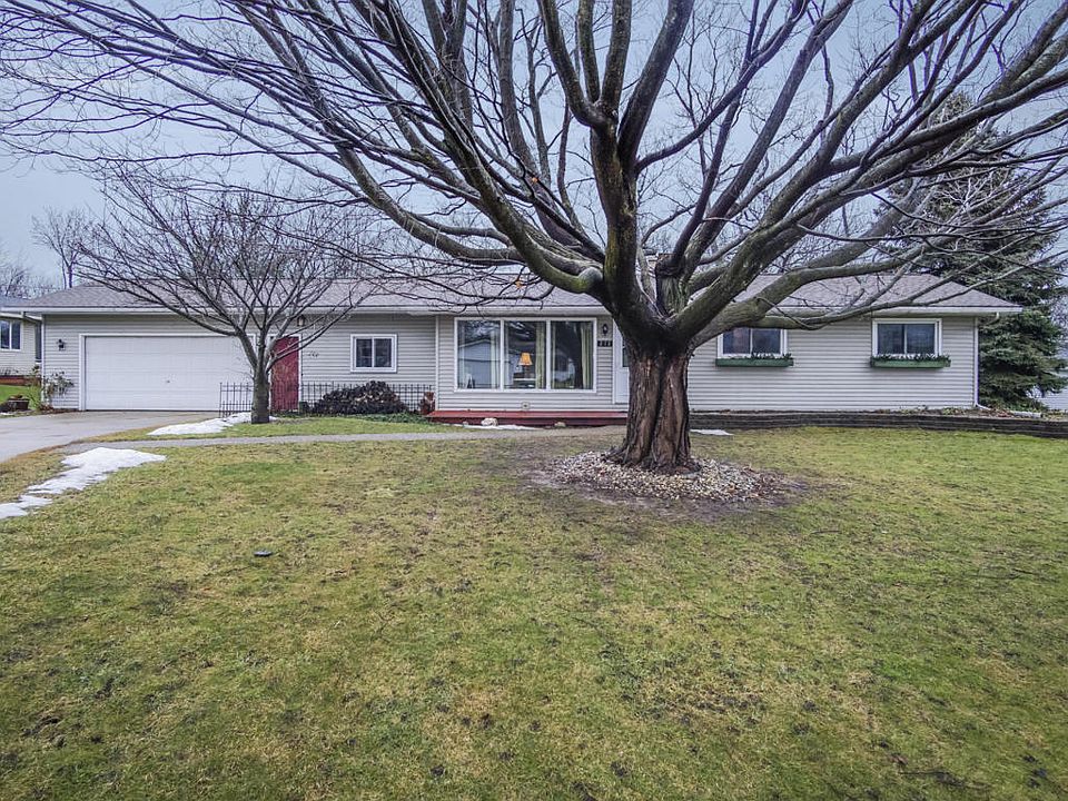 1st image of 272 Cypress Ave