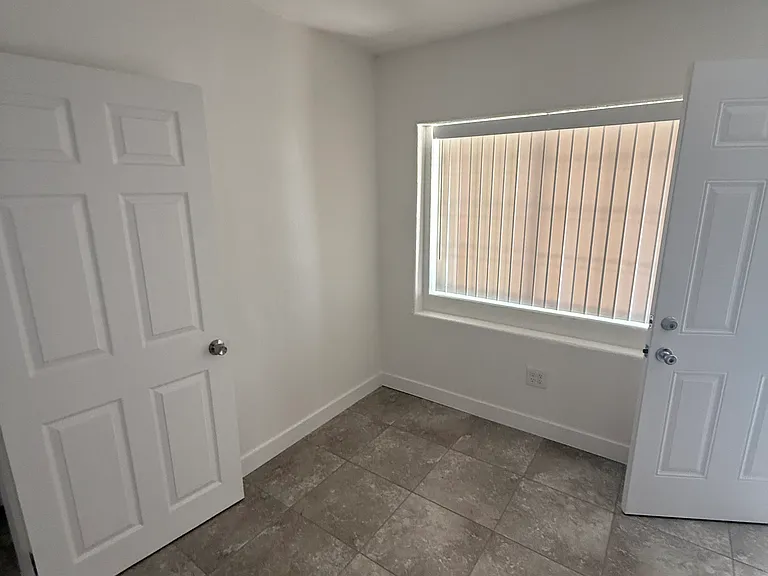 409 Plymouth Ave — Photo 6