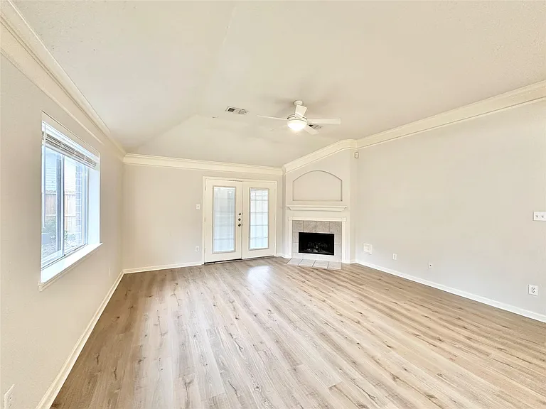 3907 Crystal Pass Ct — Photo 9