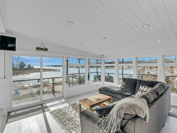 5th image of 7 Springville Cir