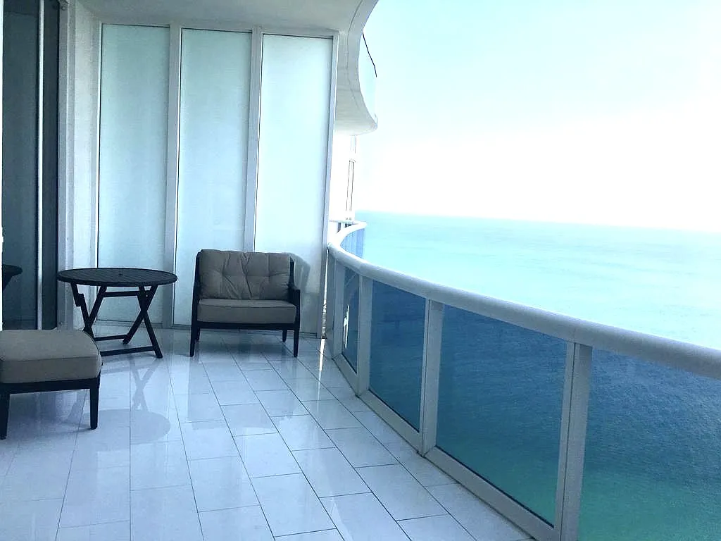 3 bed, 1985 sqft, $7,800 — Photo 2