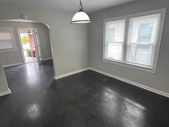 3rd image of 854-856 N Bradley Ave