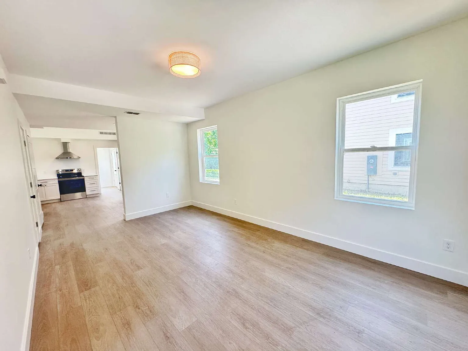 2 bed, 1.5 bath, 1200 sqft, $1,900 — Photo 3