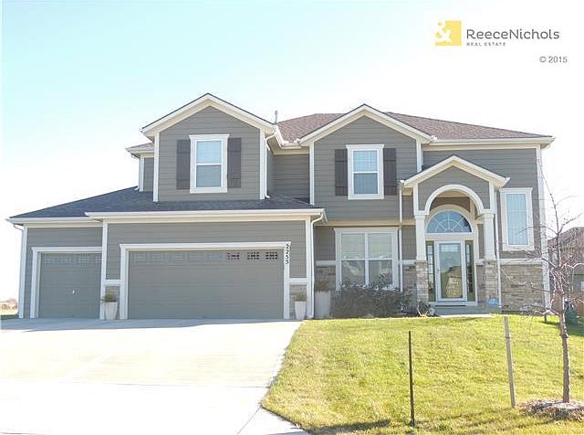 Sophisticated 2 Story with upgraded elevation & garage doors!