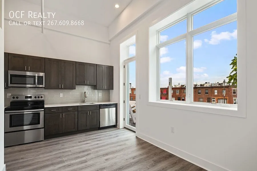 Building Photo - 1705 Jackson St #11