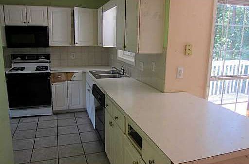 4th image of 699 James Harbor Ct