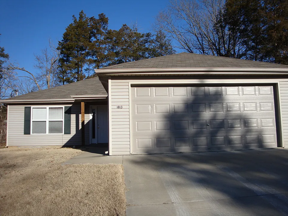 1013 Deer Trail Ln