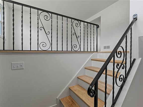 2nd image of 533 Elmview Dr