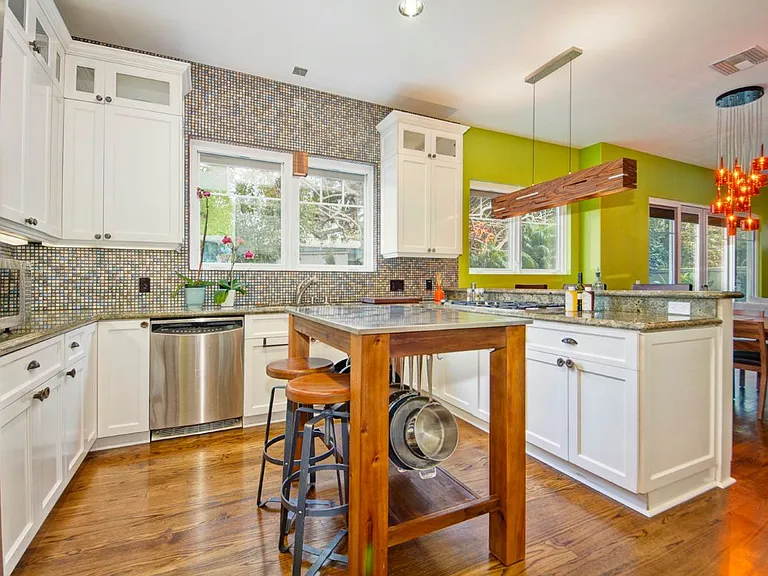 332 N Sierra Ave — Photo 8