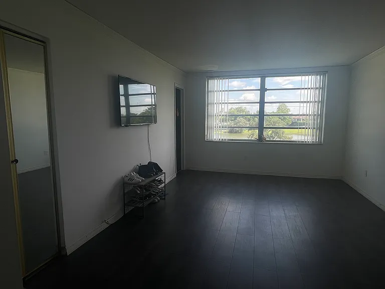 1501 NE 191st St #C401 — Photo 2