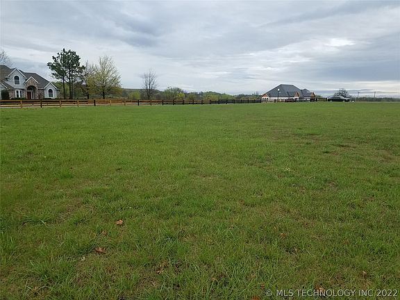 5th image of Oaklawn Dr