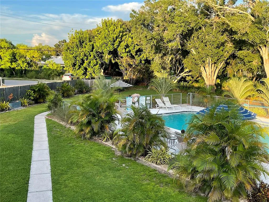 2 bed, 1.0 bath, 782 sqft, $1,600 — Photo 4