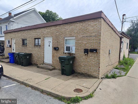 2nd image of 817 & 819 Dale St