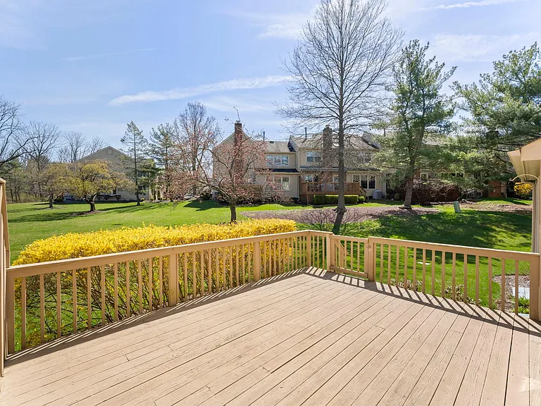 611 Chatham Ct — Photo 4