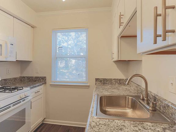 4th image of 400 Hilltop Dr #4462960