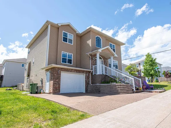 31 Transom Dr, Halifax, NS B3M 4V5