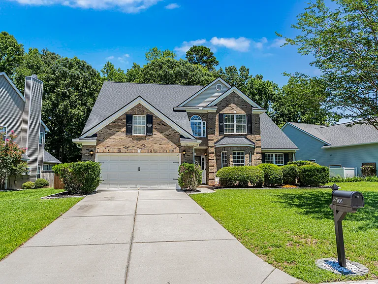 706 Beverly Dr — Photo 1