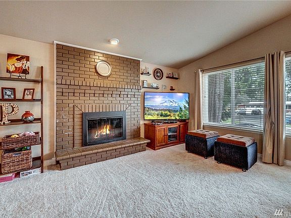 A nice warm fireplace in the living room to arrange your furniture around. 