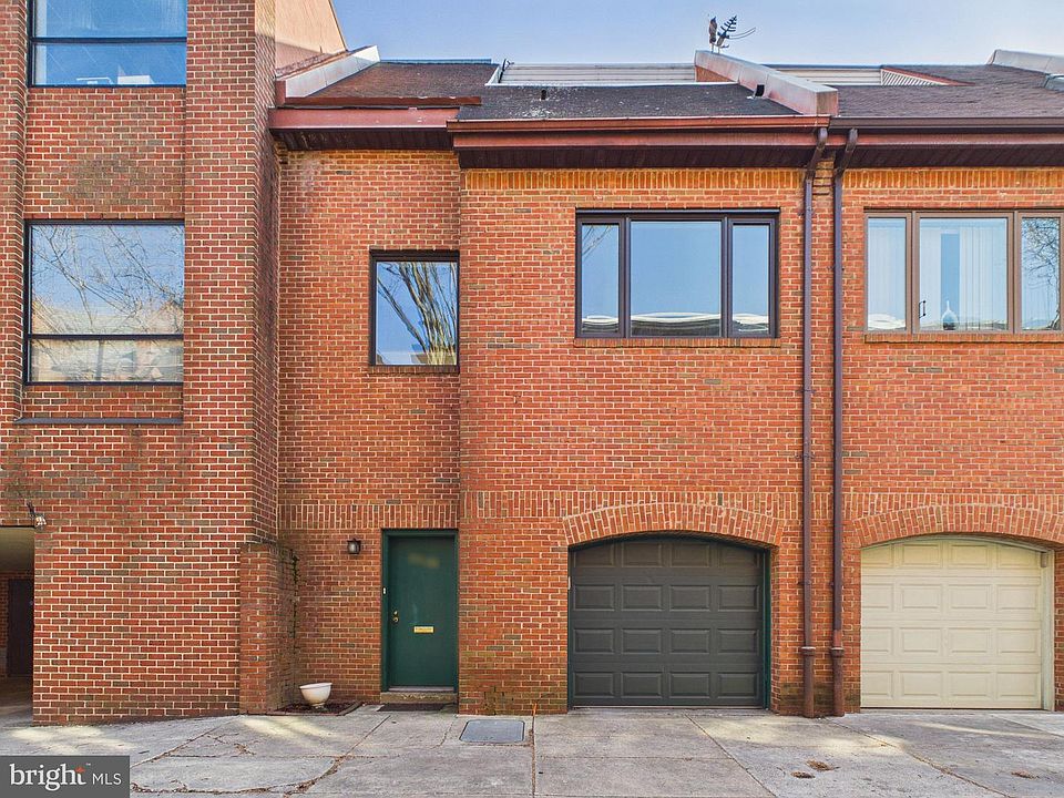 1st image of 2036 Appletree St