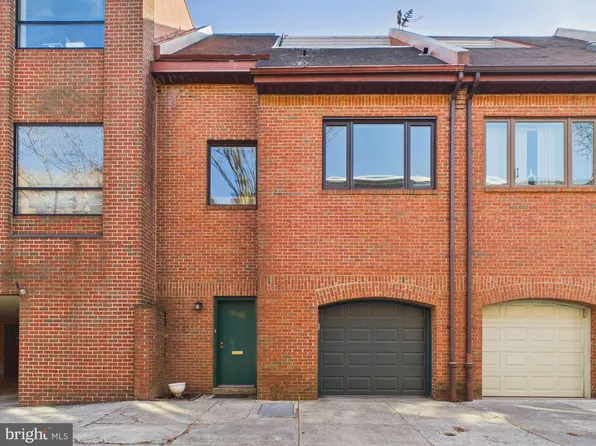 2036 Appletree St, Philadelphia, PA 19103