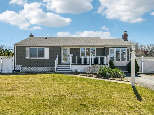18 Franklin Street, Islip, NY 11751