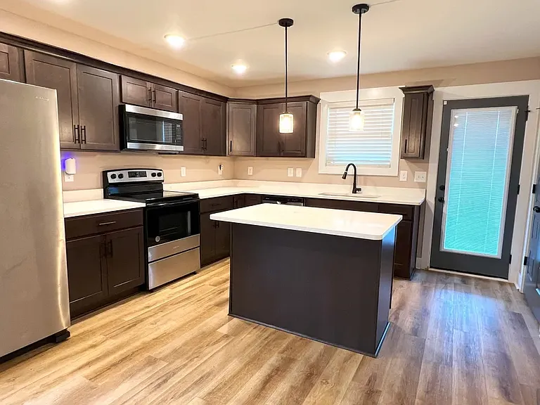 1346 Isaiah Dr — Photo 3