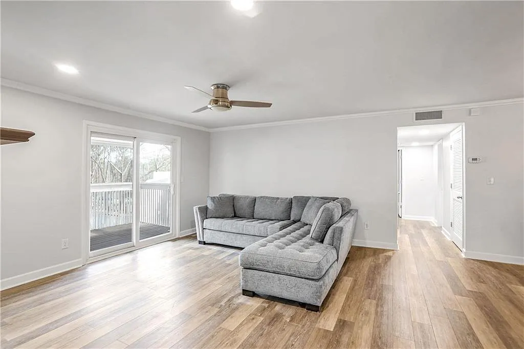2 bed, 2.0 bath, 1332 sqft, $2,000 — Photo 3