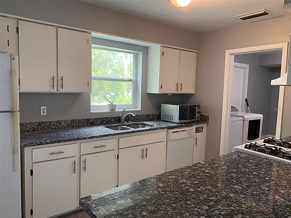 5th image of 2302 E Dana Dr
